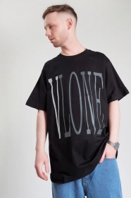 Удлинённая чёрная футболка с надписью Vlone на груди
