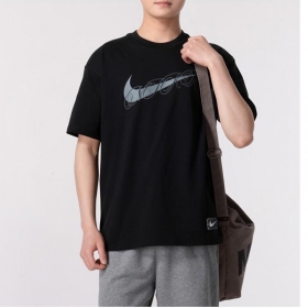 Комфортная в черном цвете Nike футболка с коротким рукавом