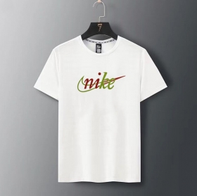 Базовая Nike белая футболка с логотипом на груди и коротким рукавом
