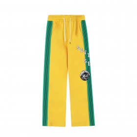 Желтые с зелеными лампасами и брендовыми нашивками штаны от SEVERS