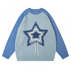 Градиентный голубой свитер бренда YL BOILING с крупным принтом звезды