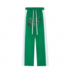 Комфортные зеленые штаны от бренда SEVERS с нашивкой Bound спереди