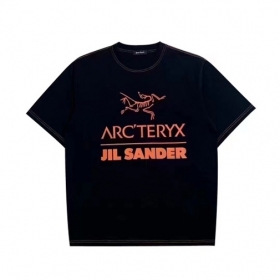 Чёрная с коротким рукавом и круглым вырезом футболка Arcteryx 
