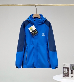 Синяя двухцветная куртка Arcteryx с флисовой олимпийкой в комплекте