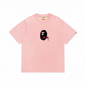 С опущенной плечевой линией футболка в розовом цвете BAPE