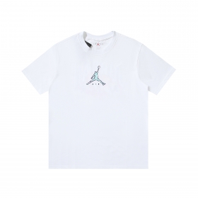 Трендовая белая хлопковая футболка Jordan с цветной печатью логотипа