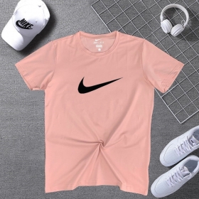 Унисекс розовая футболка Nike выполнена из 100% хлопка