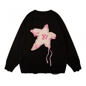 С принтом розовой звезды спереди черный свободный свитер YL BOILING