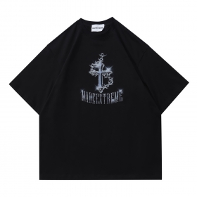 Чёрная с принтом "Крест" футболка от бренда Made Extreme