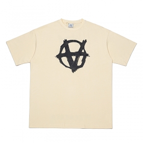 Кремового цвета футболка VETEMENTS WEAR с черным символом анархии