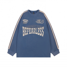 Стильный синий свитшот Befearless с фирменным логотипом 