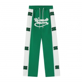 С винтажной белой надписью спереди зеленые штаны SEVERS комфортные