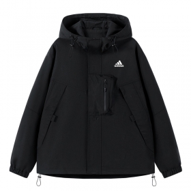 Трендовая Adidas ветровка чёрного цвета с накладным карманом на груди