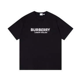 BURBERRY футболка в черном цвете с надписью на груди
