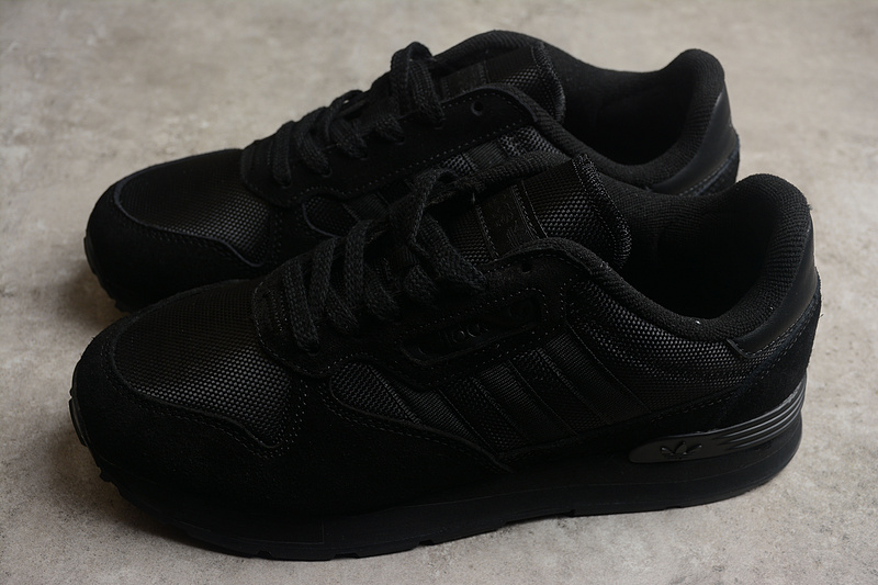 Тотально чёрные кроссовки Adidas Originals Treziod 2 в ретро стиле