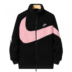 Чёрно-розовая ветровка шерпа Nike Swoosh