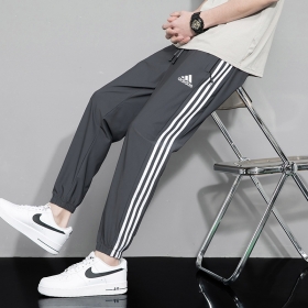 Спортивки на резинке Adidas тёмно-серые выполнены из хлопка