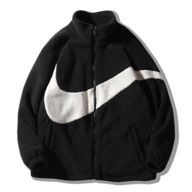 Стильная чёрная Nike Swoosh ветровка шерпа с внутренним карманом