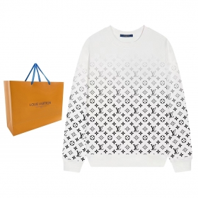 Легкий уютный свитшот белого цвета от бренда Louis Vuitton