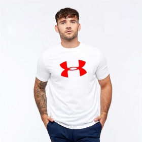 Under Armour футболка в белом цвете с красным логотипом на груди