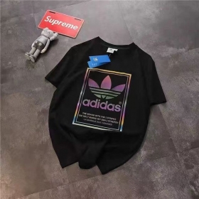 Футболка Adidas чёрная с крупным логотипом на груди