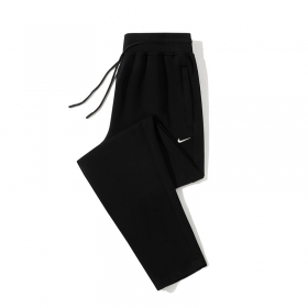 Чёрные спортивные штаны Nike свободного кроя на эластичной резинке