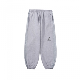 Оверсайз хлопковые светло-серые штаны Jordan с брендовой нашивкой