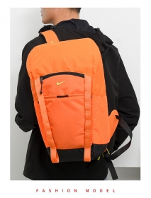 Оранжевого цвета вместительный рюкзак Nike с черными вставками