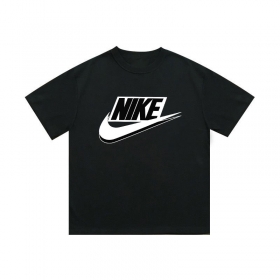 Классическая чёрная футболка Nike с логотипом на груди