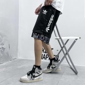 Трикотажные Adidas чёрные шорты выполнены из хлопка