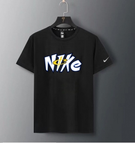 Повседневная чёрная футболка Nike со спущенным рукавом