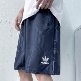 Синие с принтом по всей длине шорты Adidas свободный крой