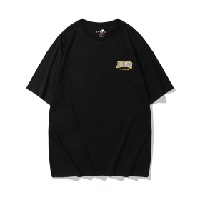 Универсальная футболка черного цвета с принтом от бренда Jordan