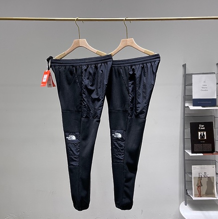 Чёрные спортивки с утеплением TNF Fleece