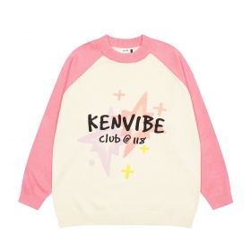 Кремовый свитер Ken Vibe с розовыми рукавами и брендовой надписью
