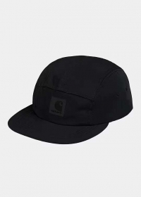 Трендовая базовая Carhatt кепка выполнена в черном цвете