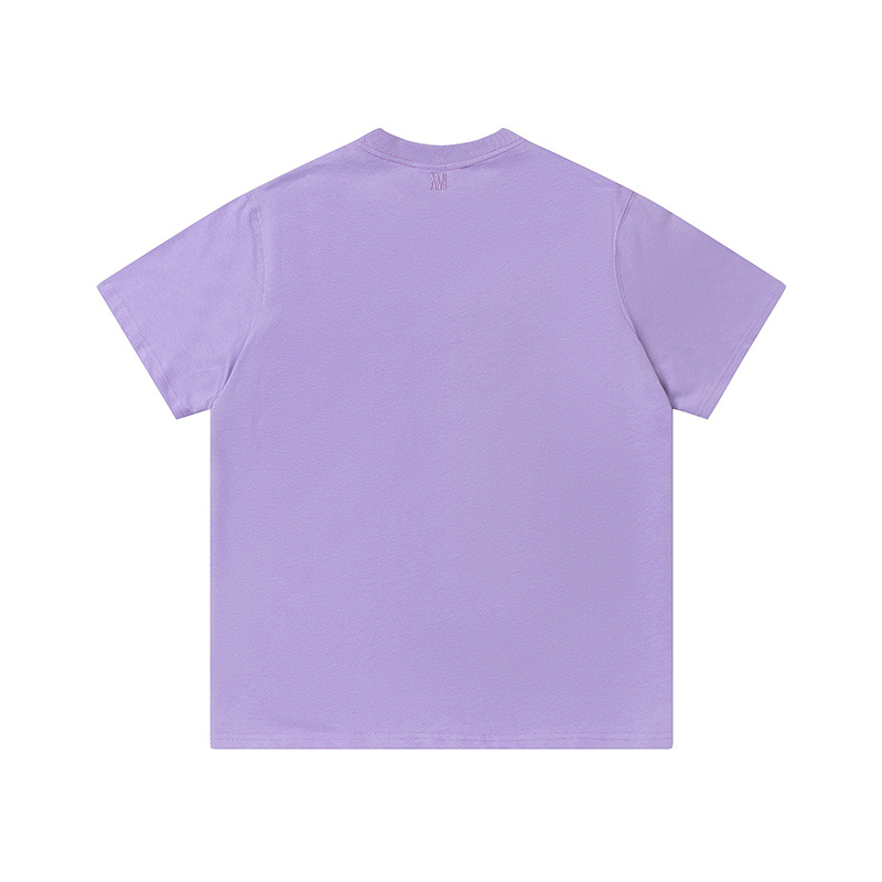 Фиолетовая футболка AMI с нашивкой на груди, прямой силуэт