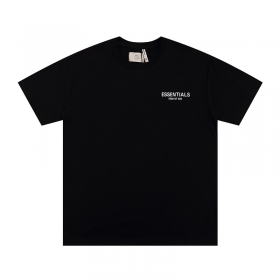 Стильная черная футболка от бренда ESSENTIALS FOG с лого