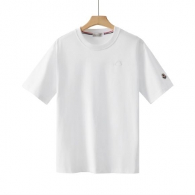 Базовая белая футболка бренда MONCLER с фирменным вышитым лого