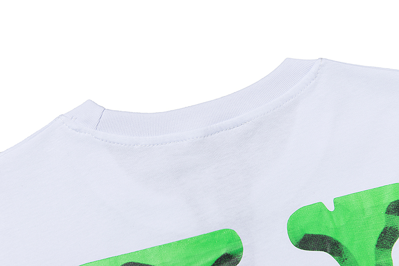 Белая футболка VLONE с зелёным логотипом и принтом