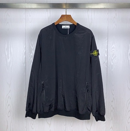 Чёрный свитшот Stone Island с карманами на животе и патчем