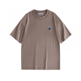 Универсальная коричневая футболка от бренда Carhartt