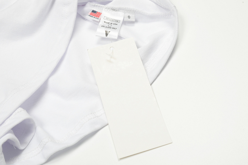 Мягка хлопковая футболка с надписью на груди от бренда VLONE белая