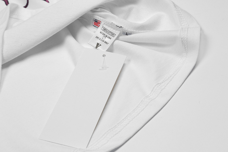 Стильная белая VLONE футболка с коротким рукавом и спущенным плечом
