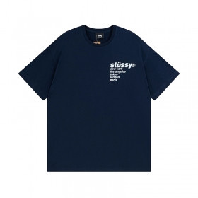 Яркий принт клубники на футболке темно-синего цвета Stussy 