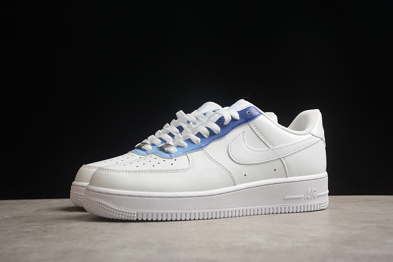 Базовые белые кроссовки Nike Air Force 1 с голубыми вставками