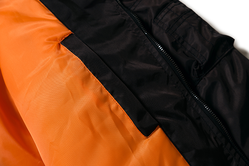 Чёрно-оранжевая куртка VLONE с надписью