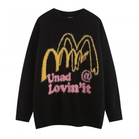Черный с яркими крупными надписями оверсайз свитер бренда THE UNAVOWED