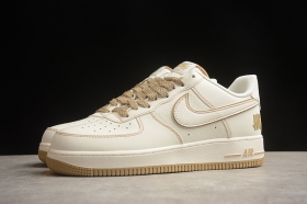 Белые с золотыми контурами кроссовки Nike Air Force 1