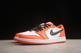 Бело-оранжевые кроссовки Nike Air Jordan 1 Low SB с черным логотипом